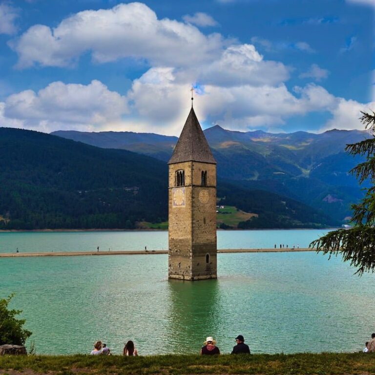 Der Kirchturm im Reschensee