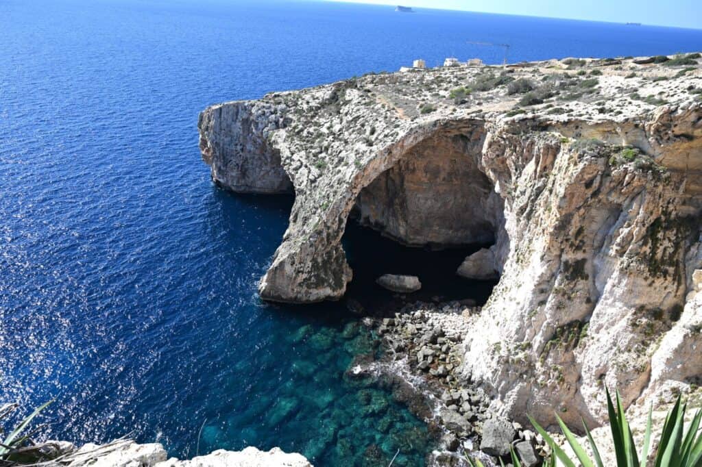 Blaue Grotte und Wand vom Viewpoint in Zurrieq