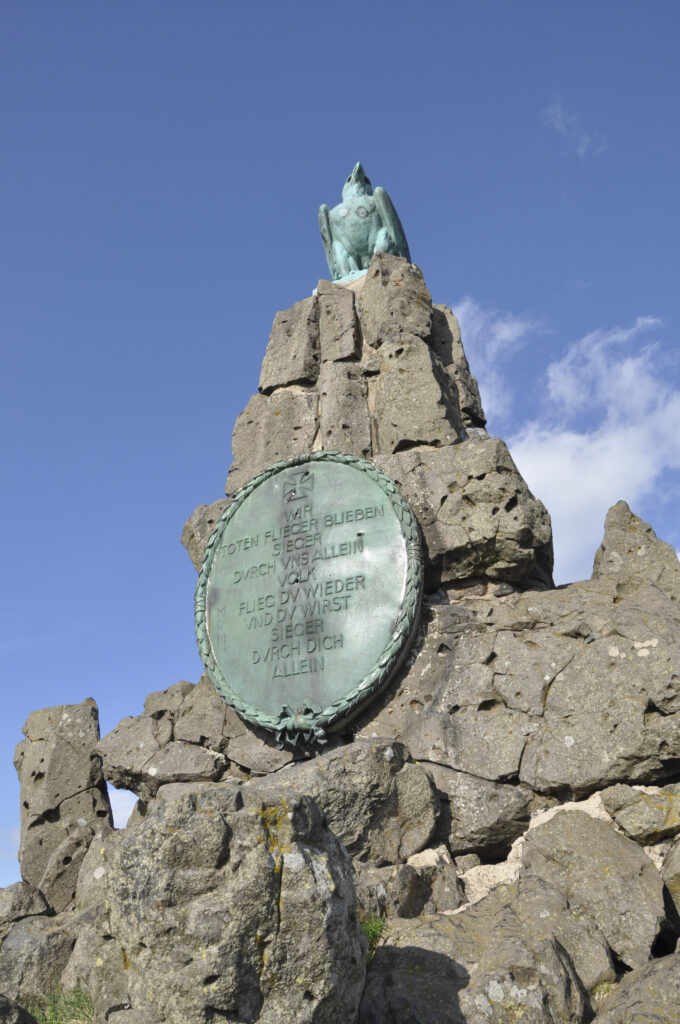 Das Fliegerdenkmal auf der Wasserkuppe in der Rhön